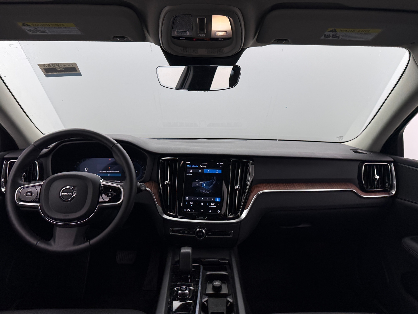 Thumbnail: 2025 Volvo V60 - 2