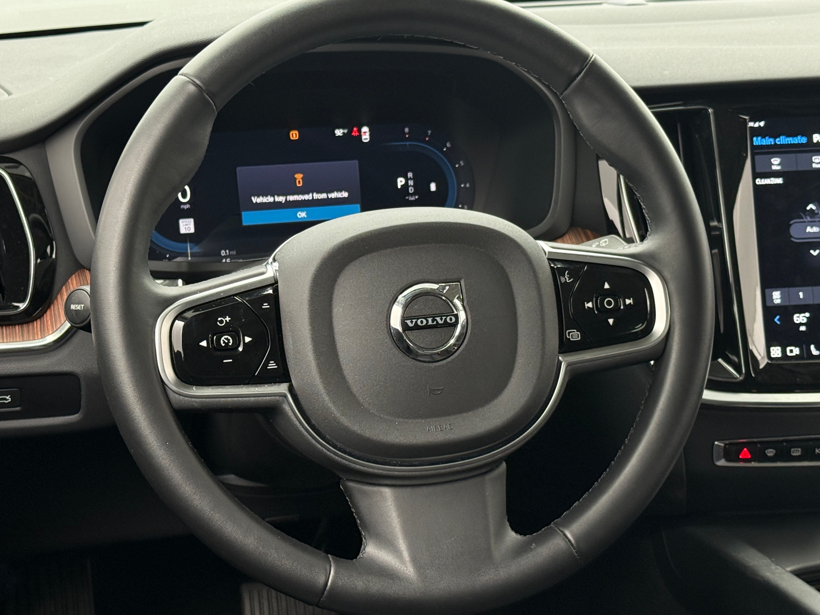 Thumbnail: 2025 Volvo V60 - 4