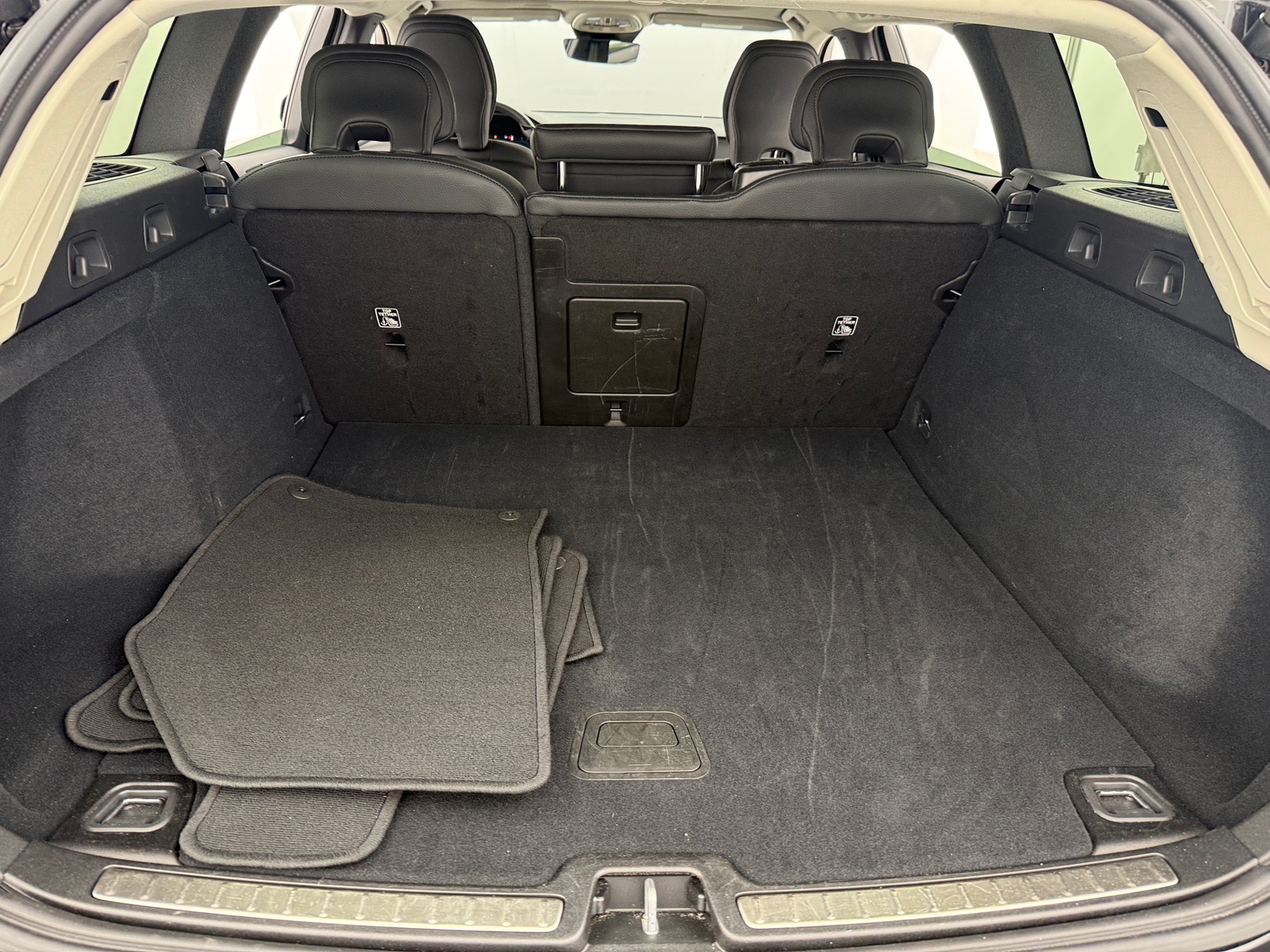 Thumbnail: 2025 Volvo V60 - 6