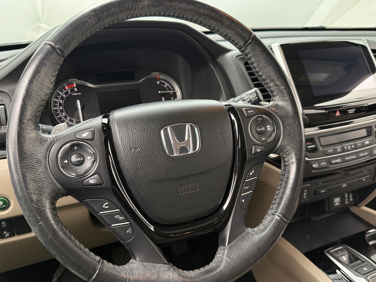 Thumbnail: 2017 Honda Pilot - 4