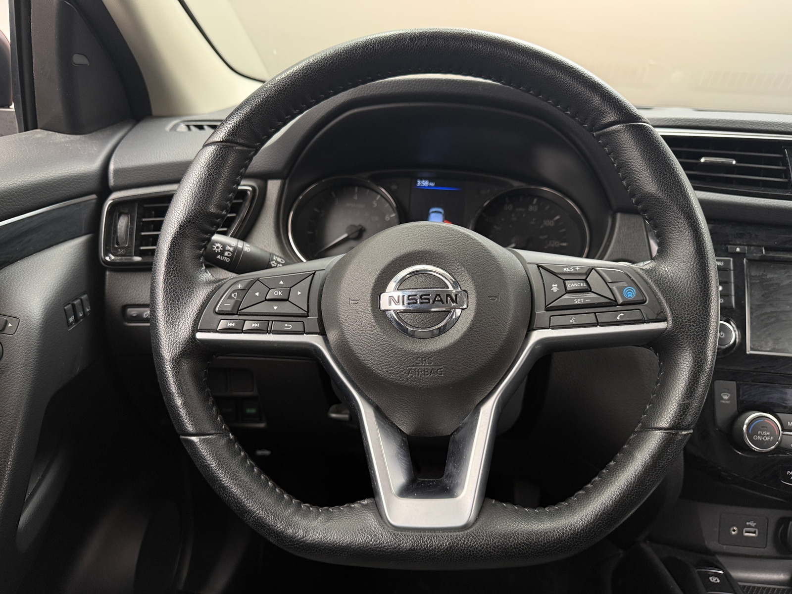 Thumbnail: 2022 Nissan Rogue Sport - 4