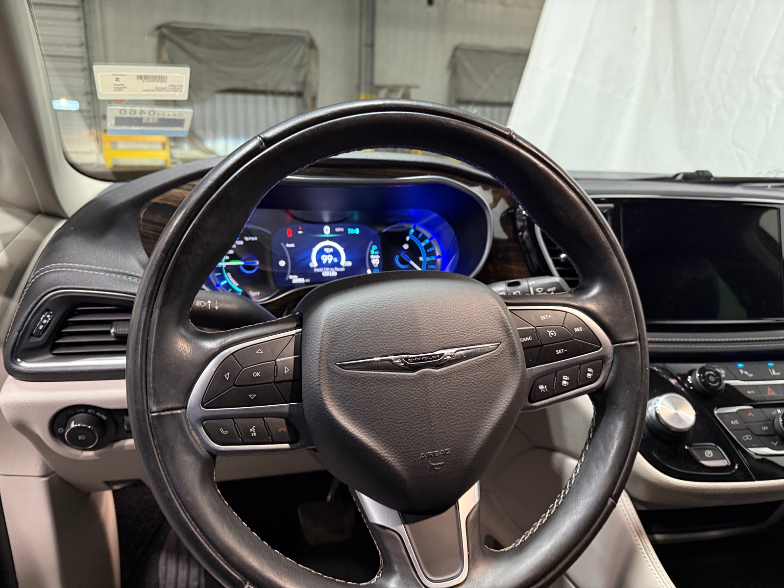 Thumbnail: 2022 Chrysler Pacifica - 4