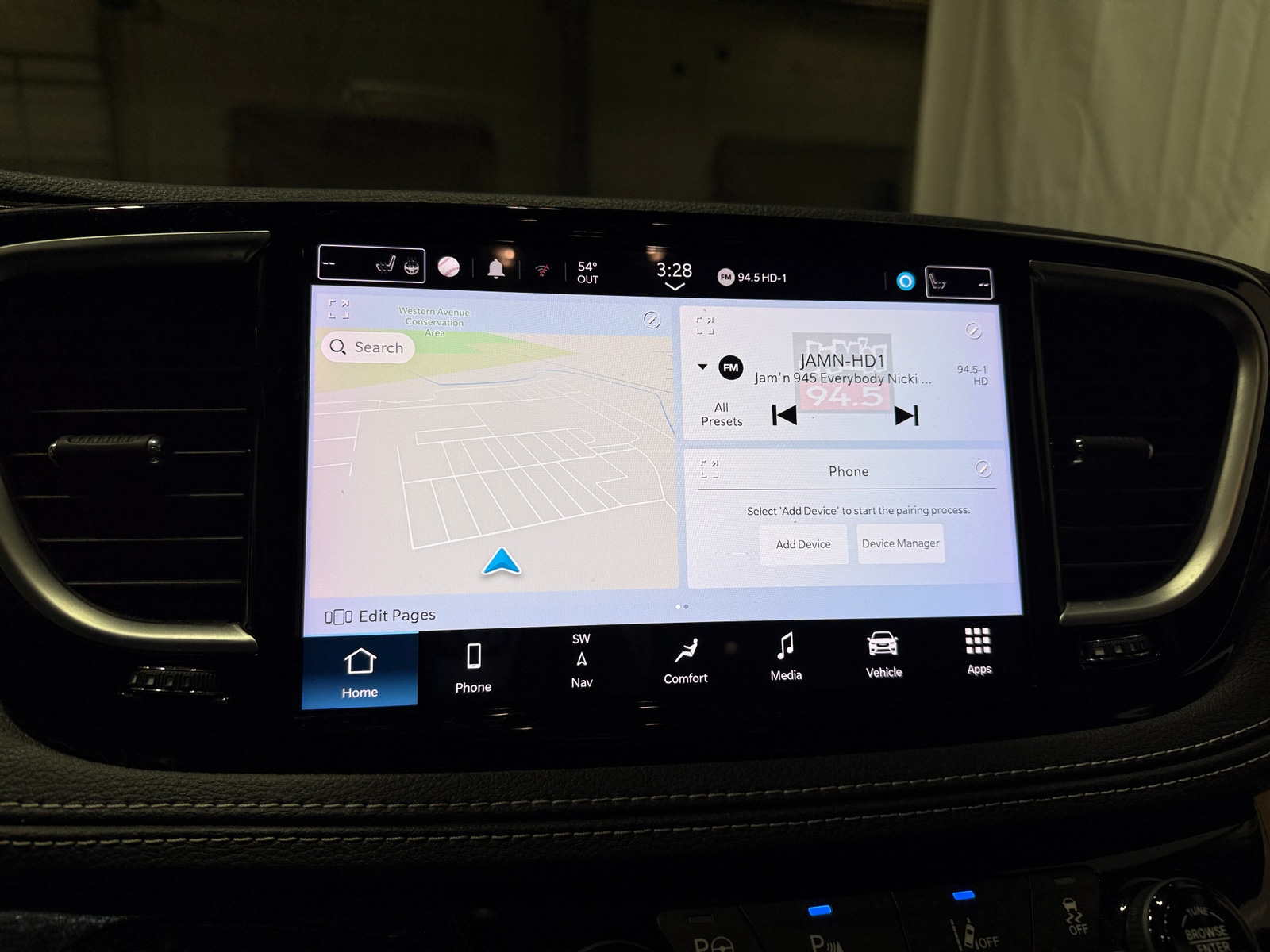 Thumbnail: 2022 Chrysler Pacifica - 3