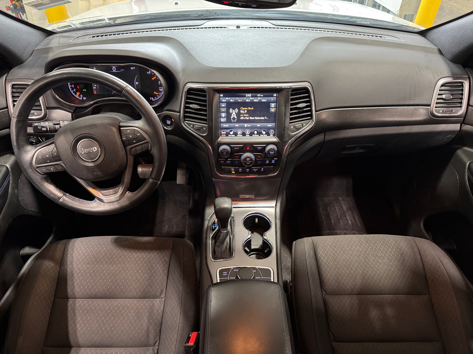 Thumbnail: 2018 Jeep Grand Cherokee - 3