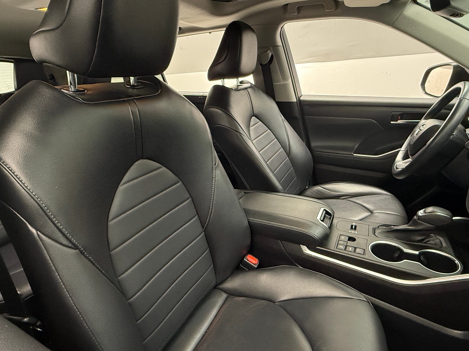 Thumbnail: 2023 Toyota Highlander - 2