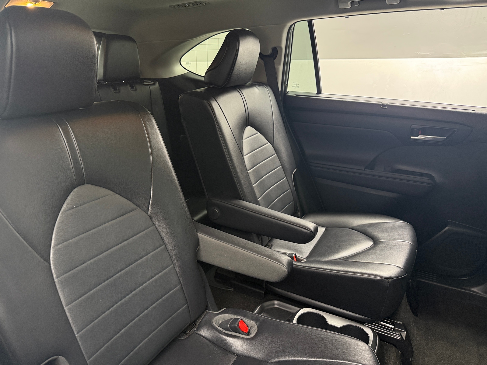 Thumbnail: 2023 Toyota Highlander - 6