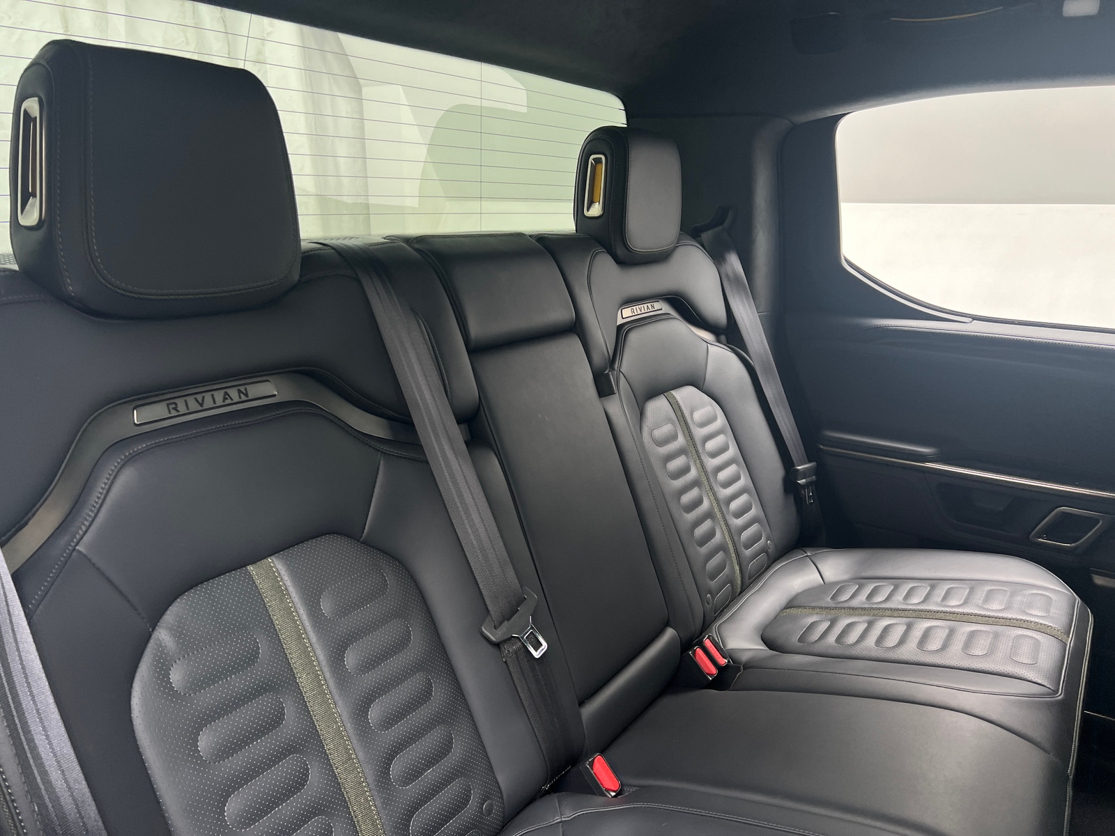 Thumbnail: 2022 Rivian R1T - 5