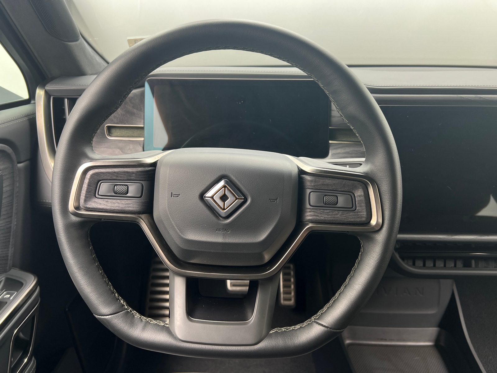 Thumbnail: 2022 Rivian R1T - 4