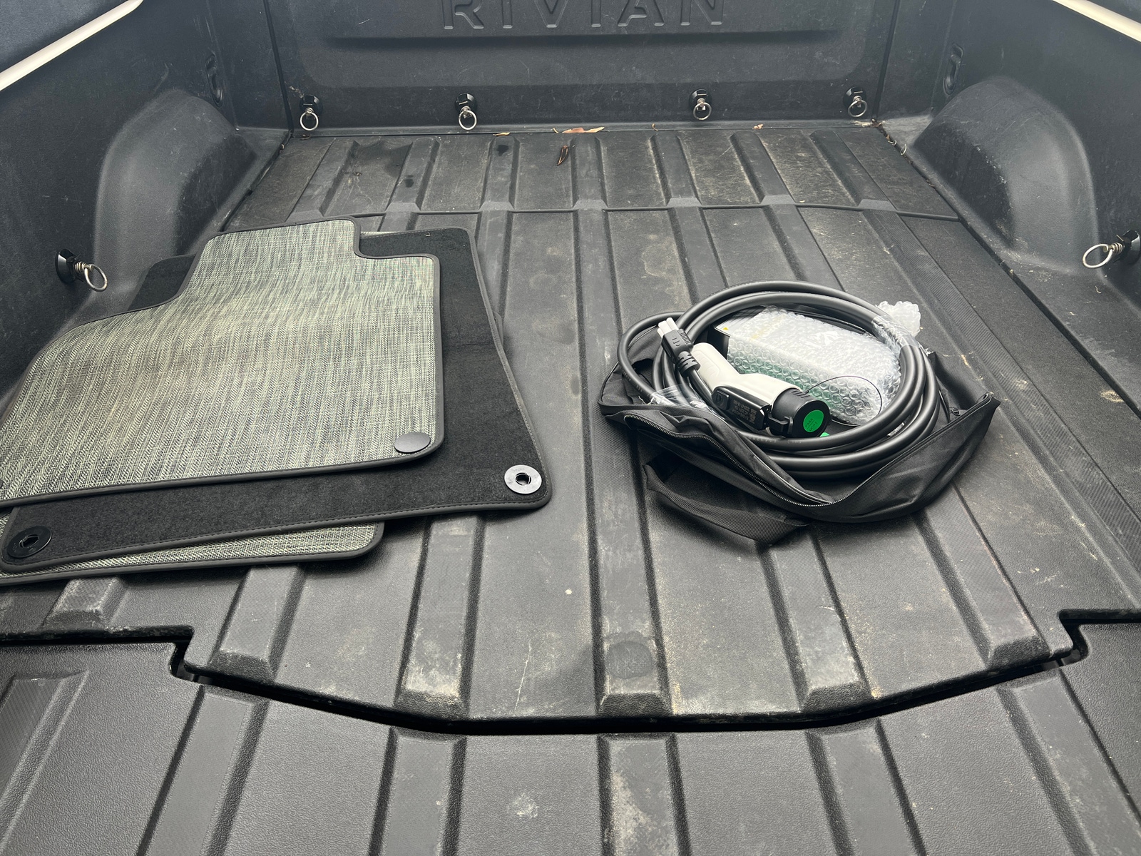 Thumbnail: 2022 Rivian R1T - 6