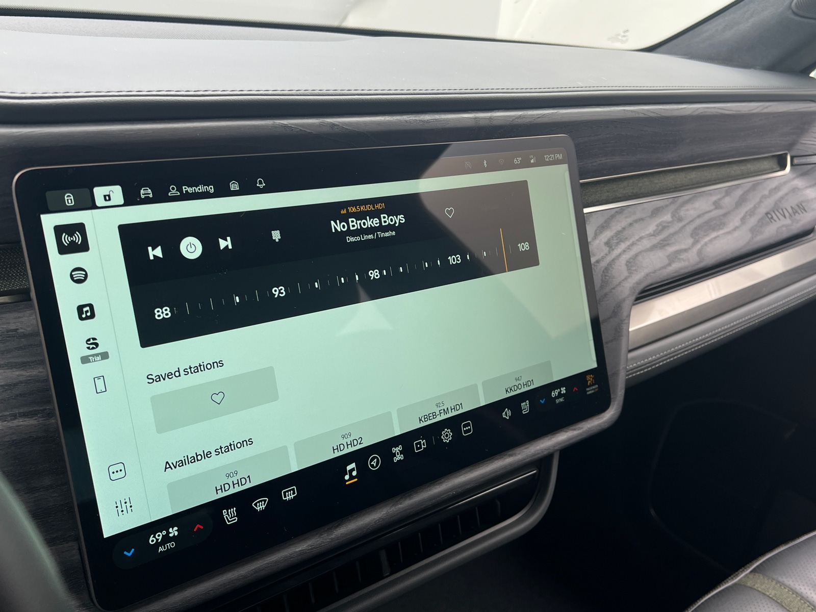 Thumbnail: 2022 Rivian R1T - 3