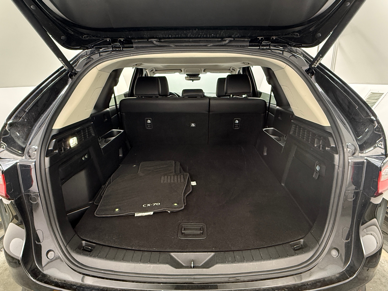 Thumbnail: 2025 Mazda CX-70 - 6