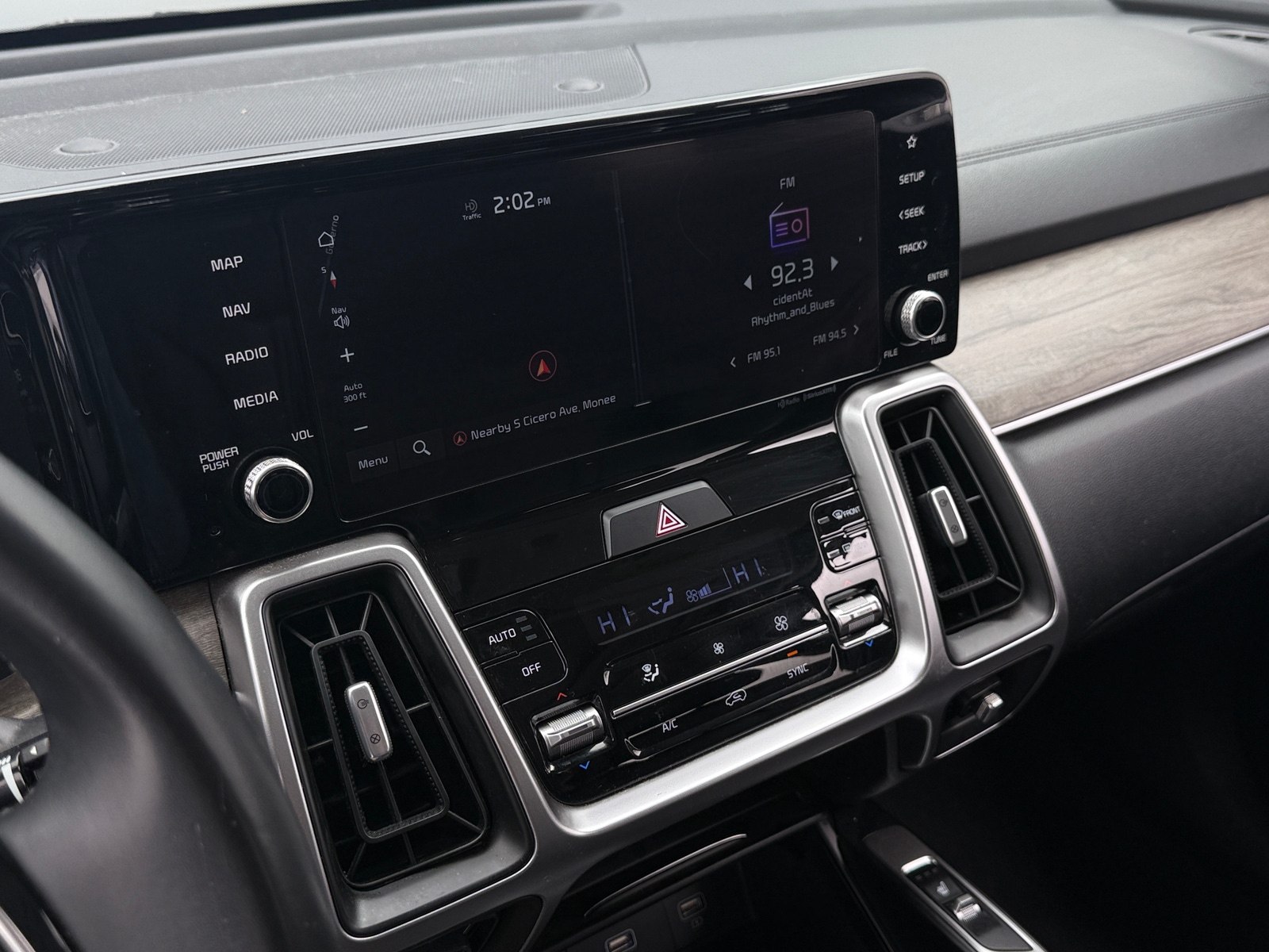 Thumbnail: 2022 Kia Sorento - 3