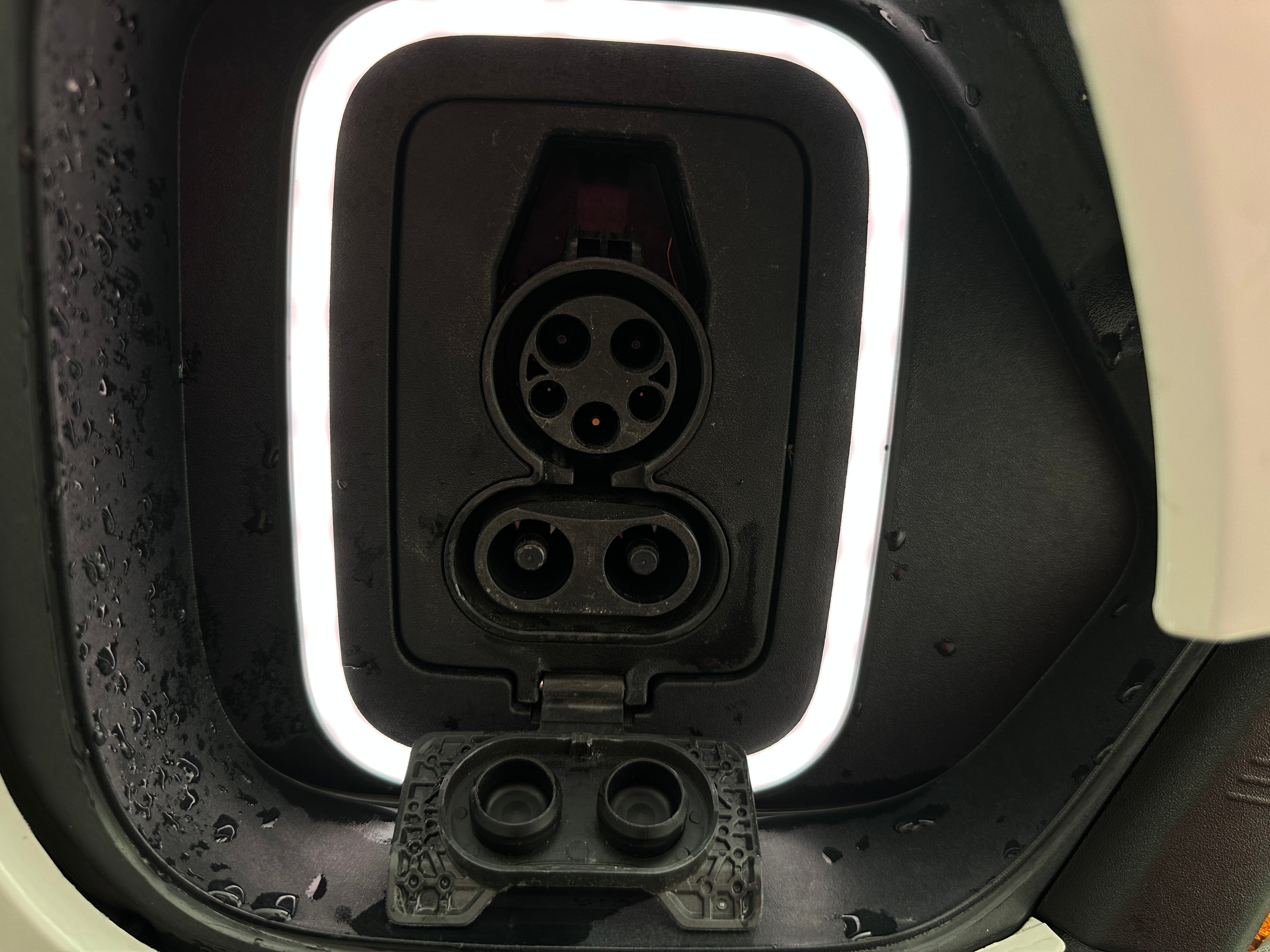 Used 2022 Rivian R1T Launch Edition with VIN 7FCTGAAL5NN003388 for sale in Oak Creek, WI