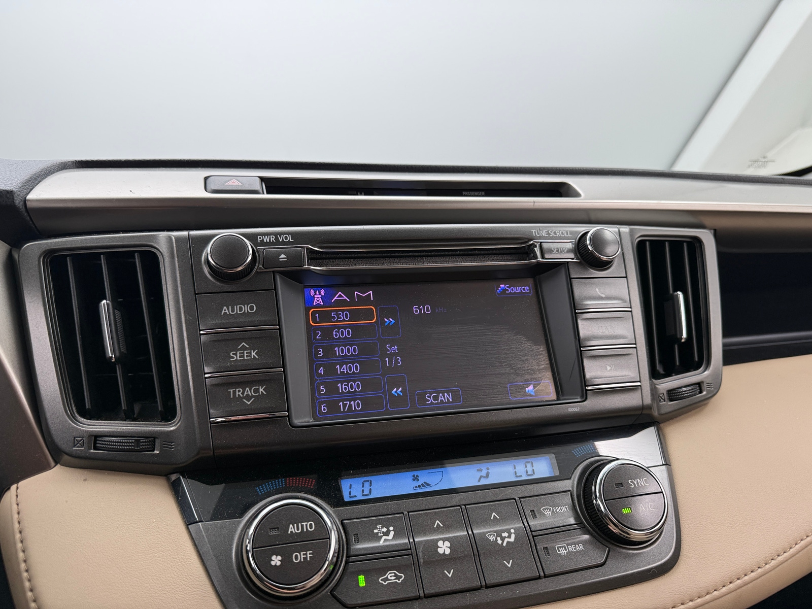 Thumbnail: 2013 Toyota RAV4 - 4