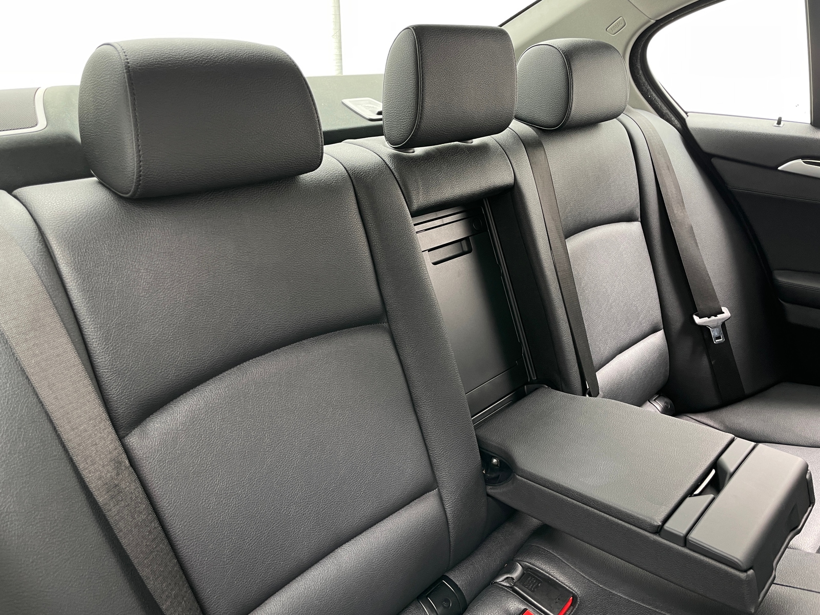 Thumbnail: 2016 BMW 5 Series - 5