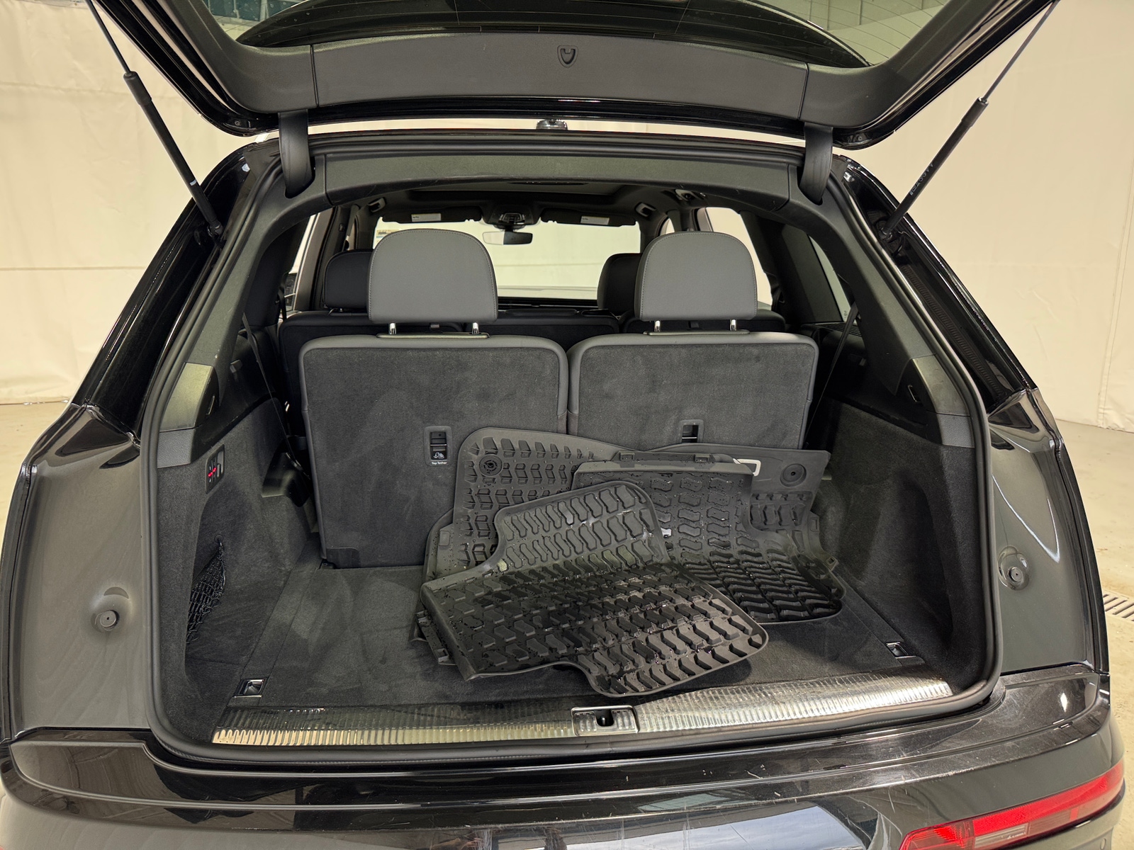 Thumbnail: 2022 Audi Q7 - 6