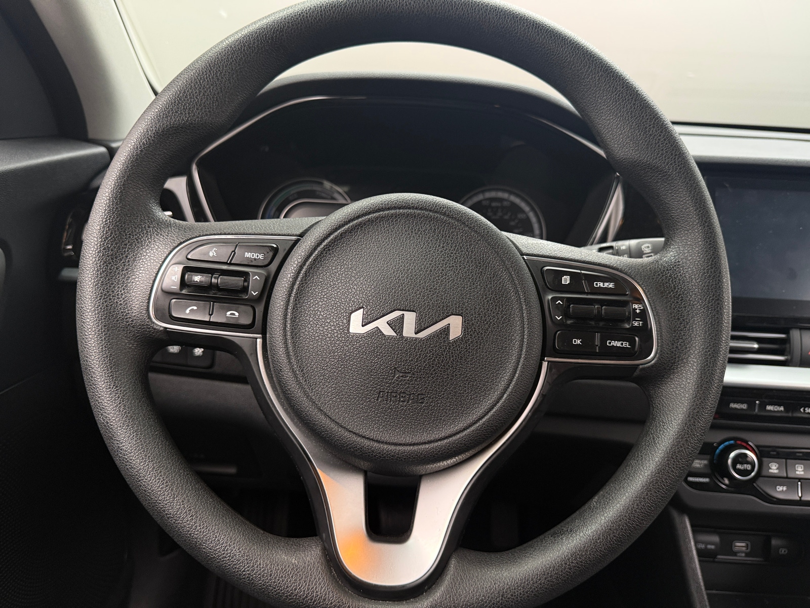 Thumbnail: 2022 Kia Niro - 5