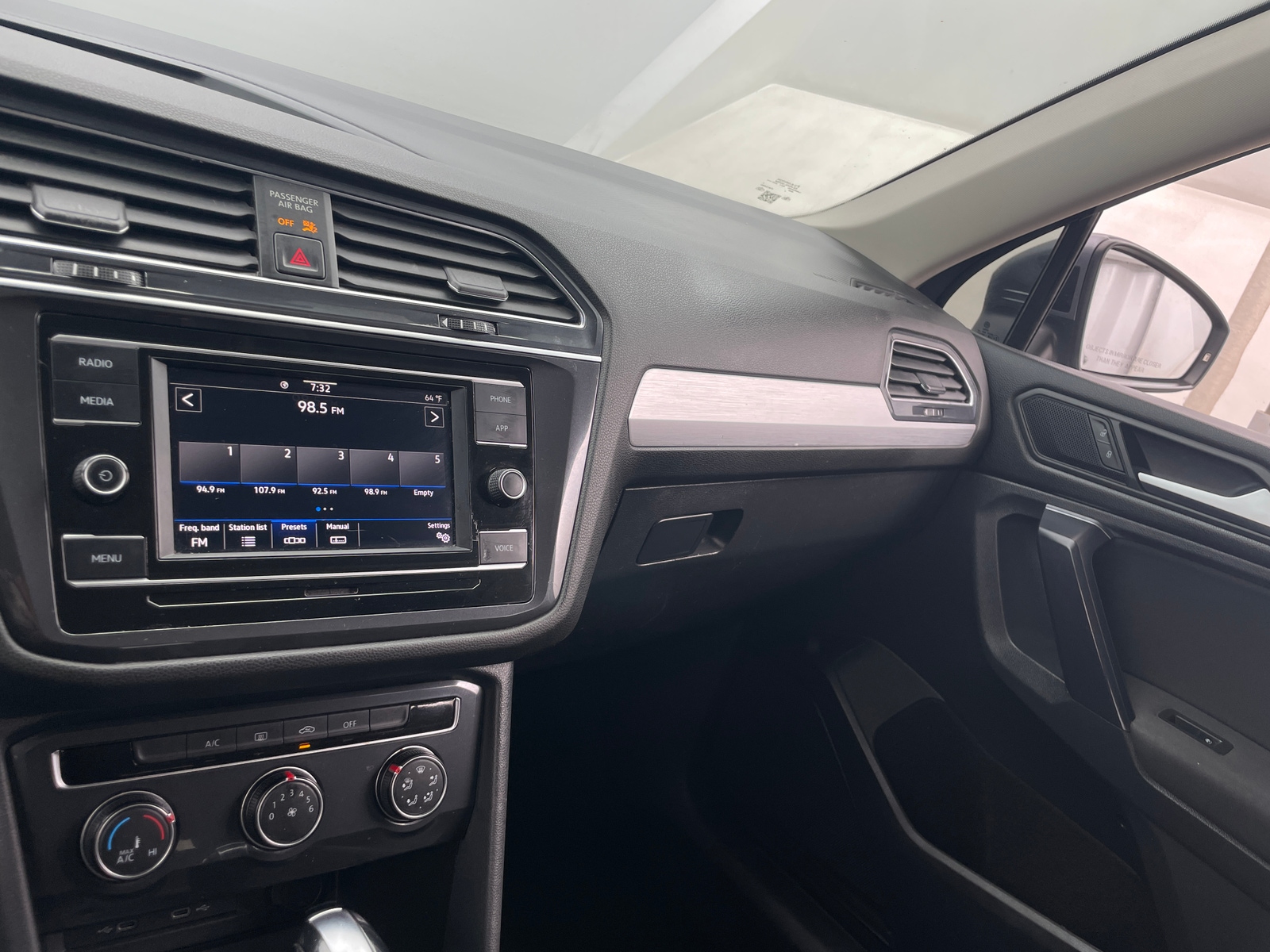 Thumbnail: 2021 Volkswagen Tiguan - 4