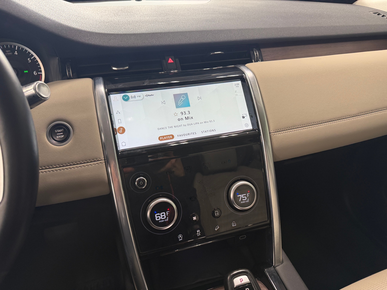 Thumbnail: 2021 Land Rover Discovery Sport - 3