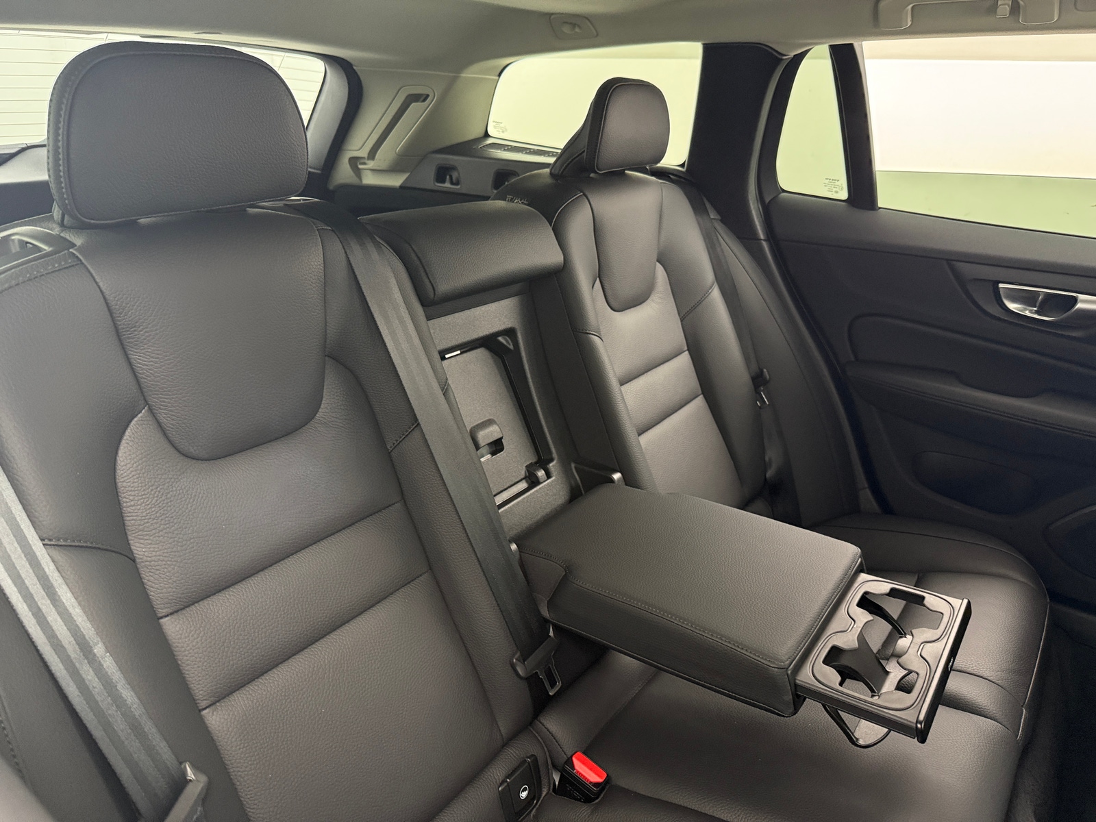 Thumbnail: 2025 Volvo V60 - 5