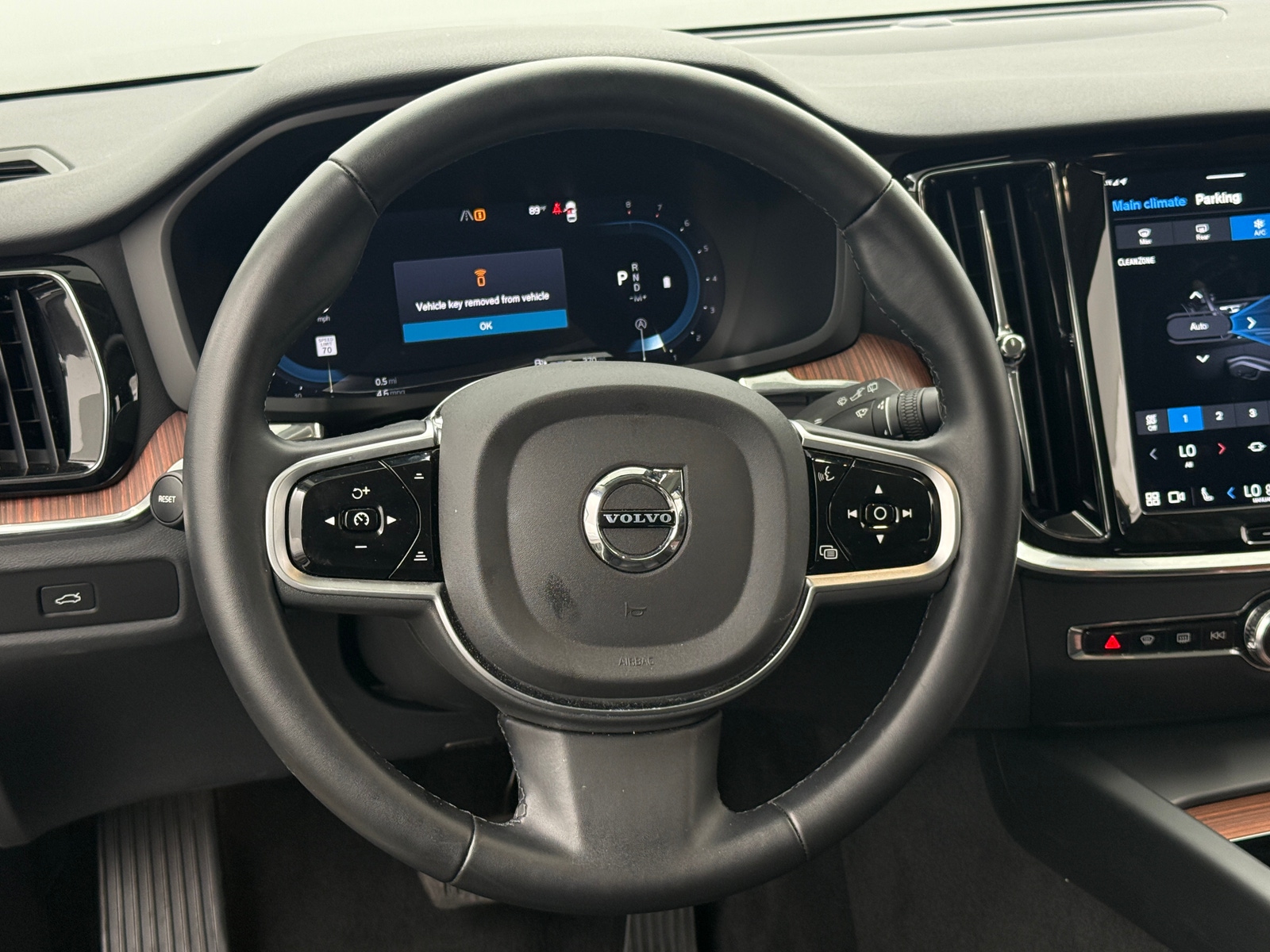 Thumbnail: 2025 Volvo V60 - 4