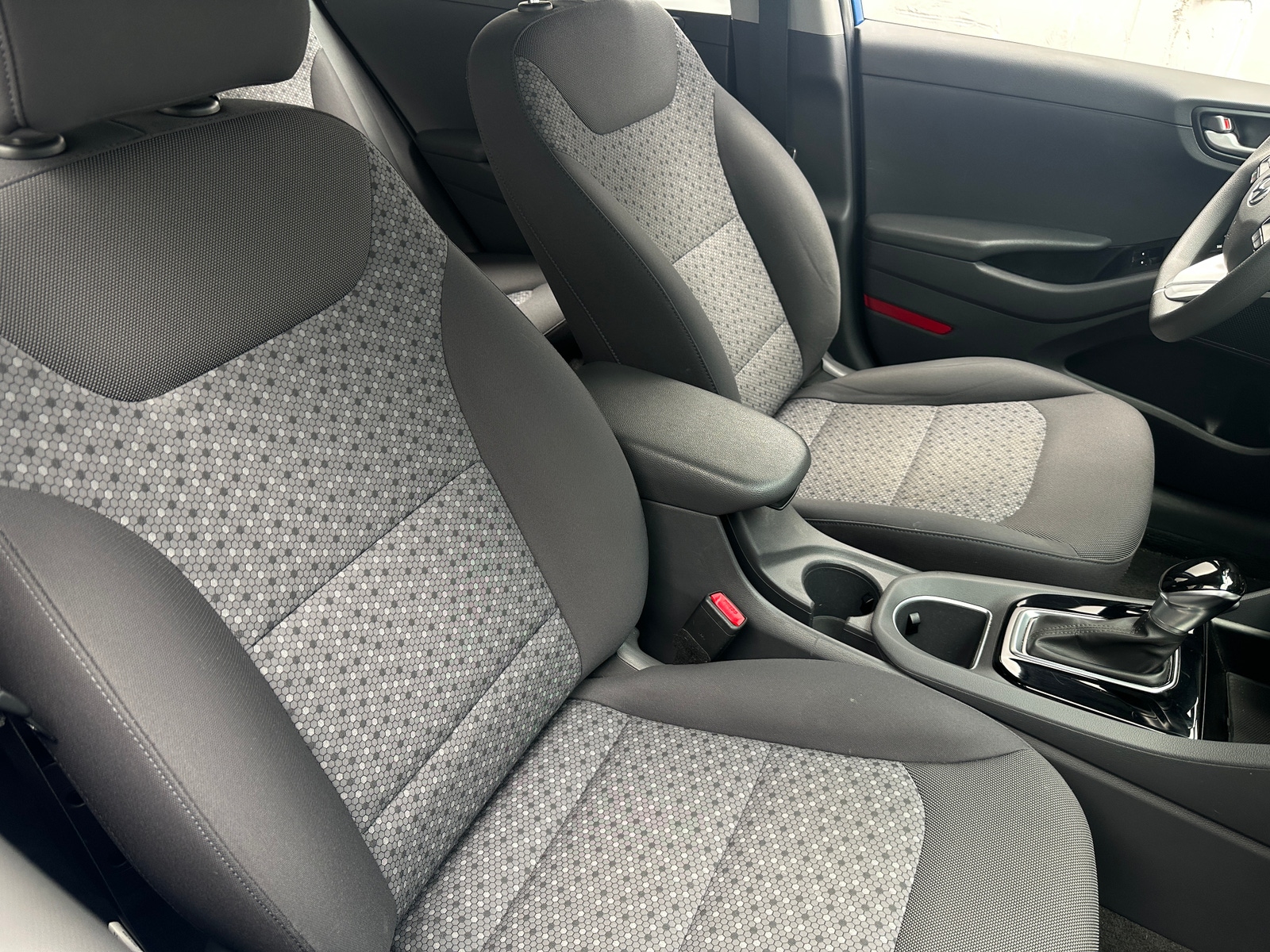 Thumbnail: 2018 Hyundai Ioniq - 2