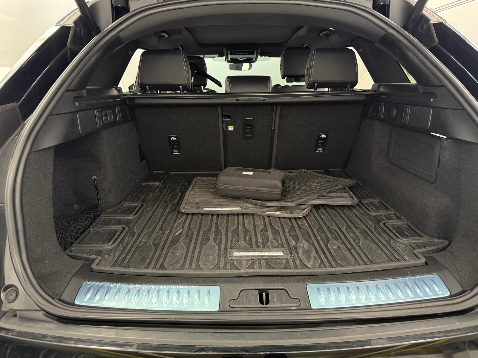 Thumbnail: 2023 Land Rover Range Rover Velar - 6