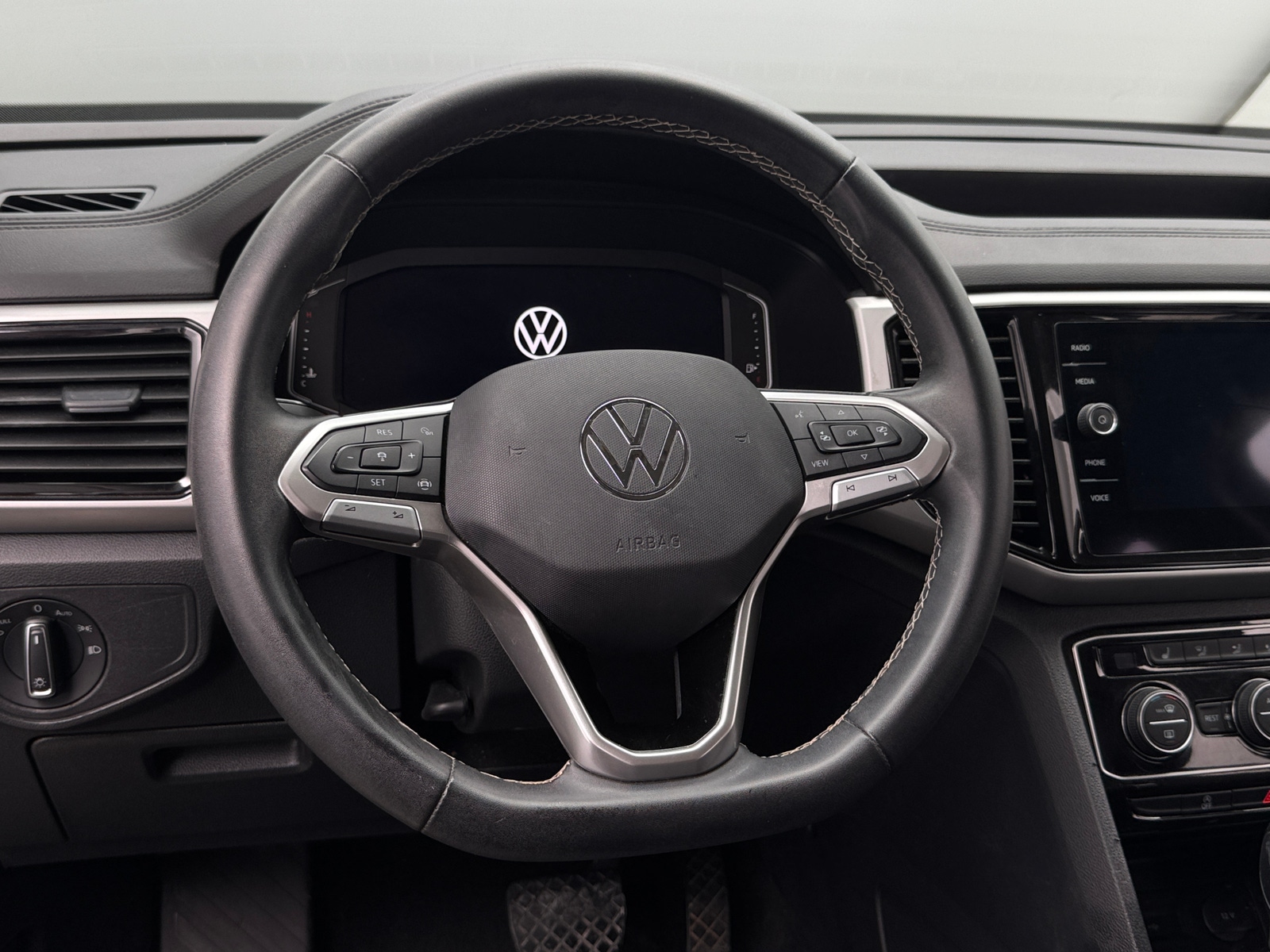 Thumbnail: 2023 Volkswagen Atlas - 4