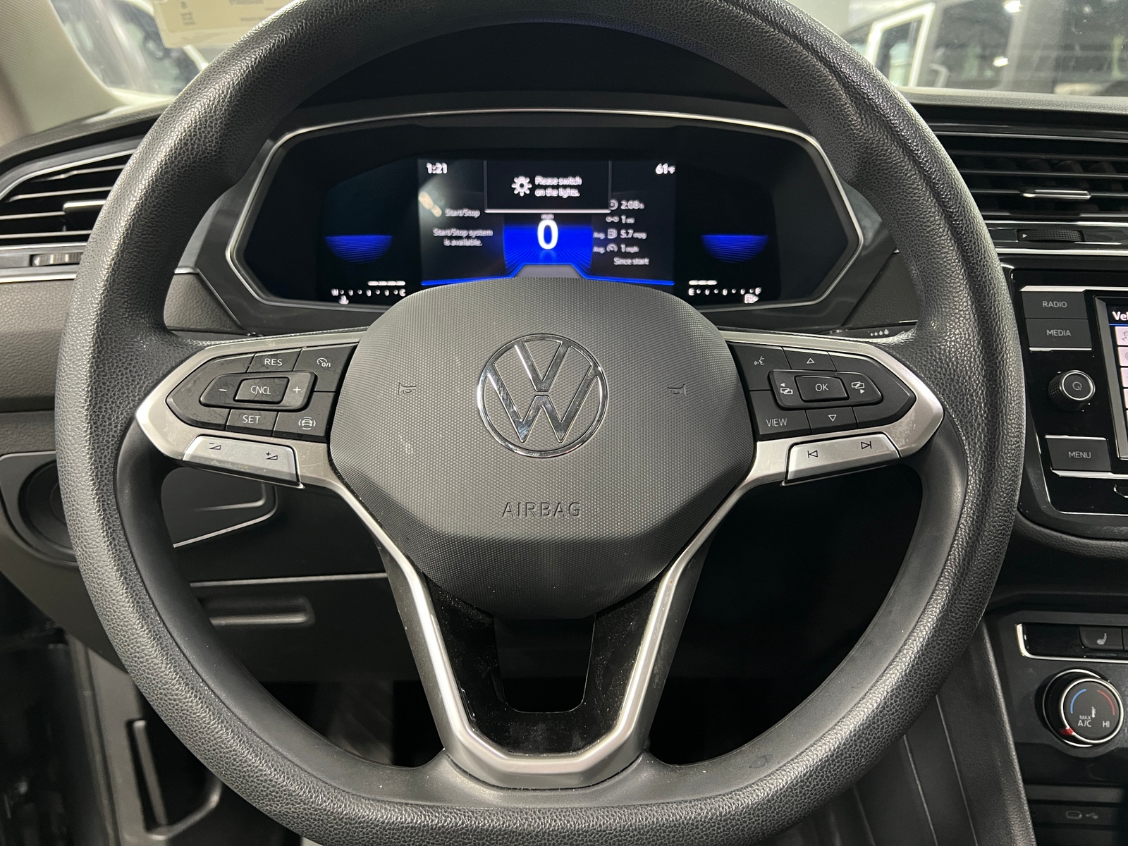 Thumbnail: 2022 Volkswagen Tiguan - 5