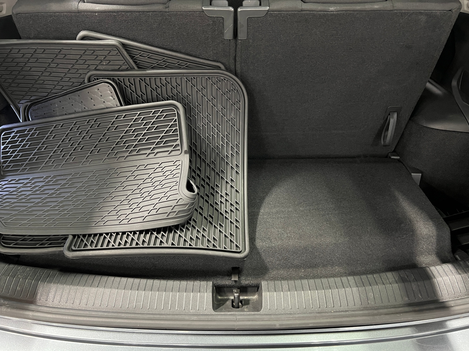 Thumbnail: 2022 Volkswagen Tiguan - 7