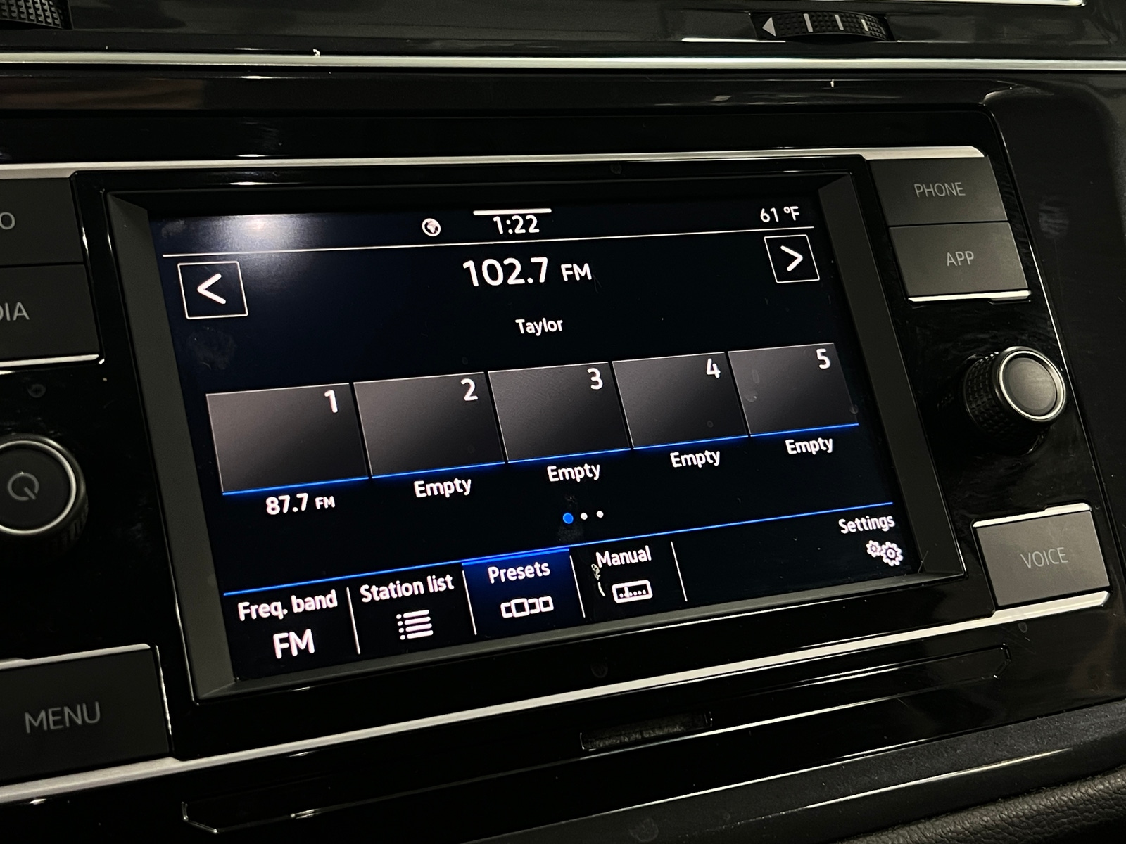 Thumbnail: 2022 Volkswagen Tiguan - 4