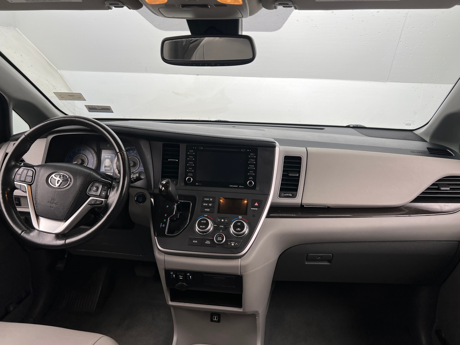 Thumbnail: 2020 Toyota Sienna - 2