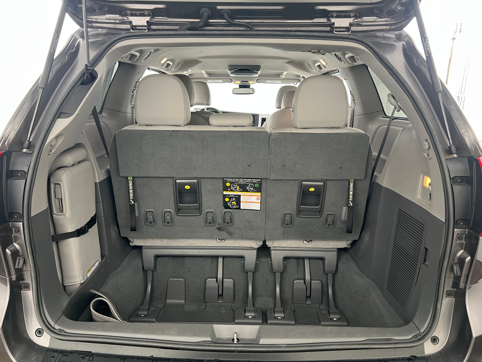 Thumbnail: 2020 Toyota Sienna - 6