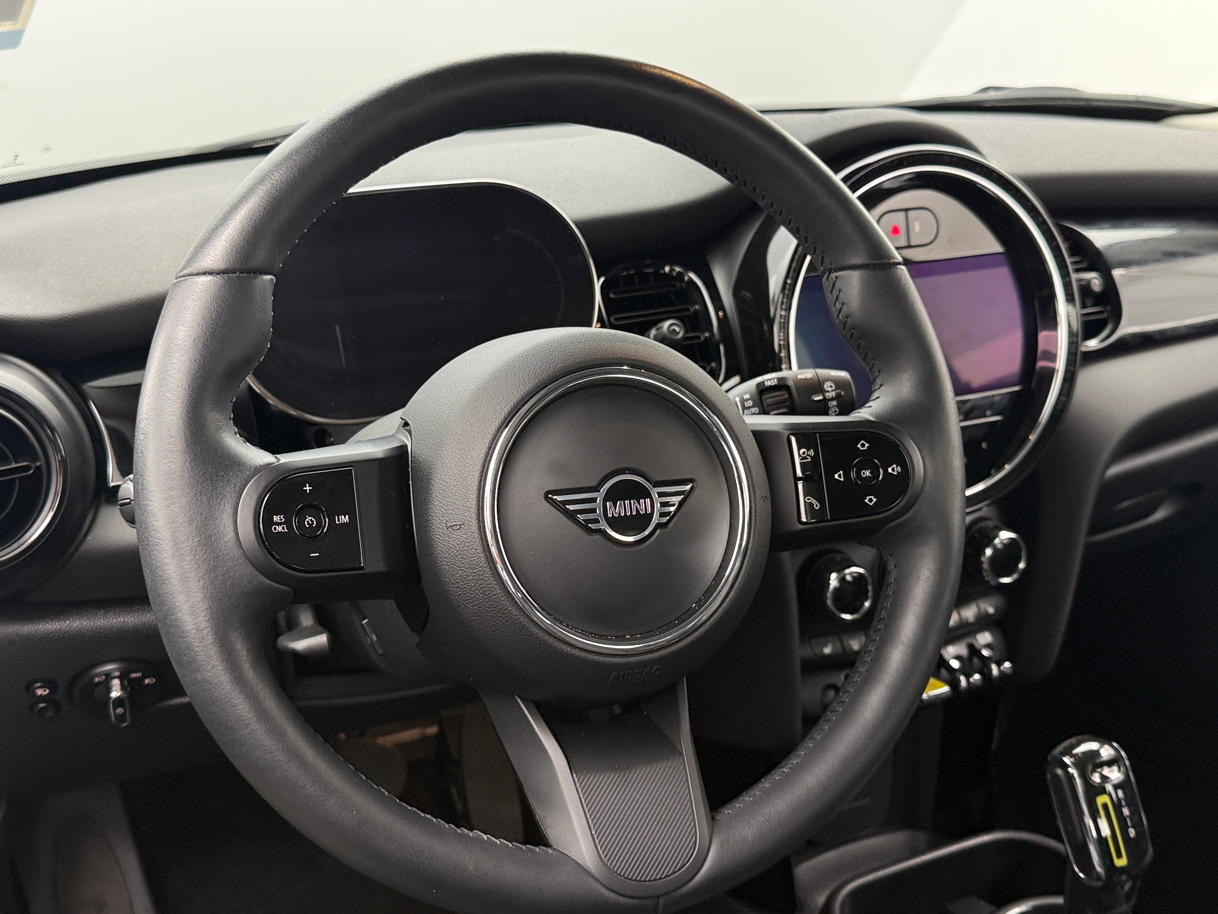 Used 2024 MINI Hardtop 2 Door SE with VIN WMW13DJ01R2V88197 for sale in Oak Creek, WI