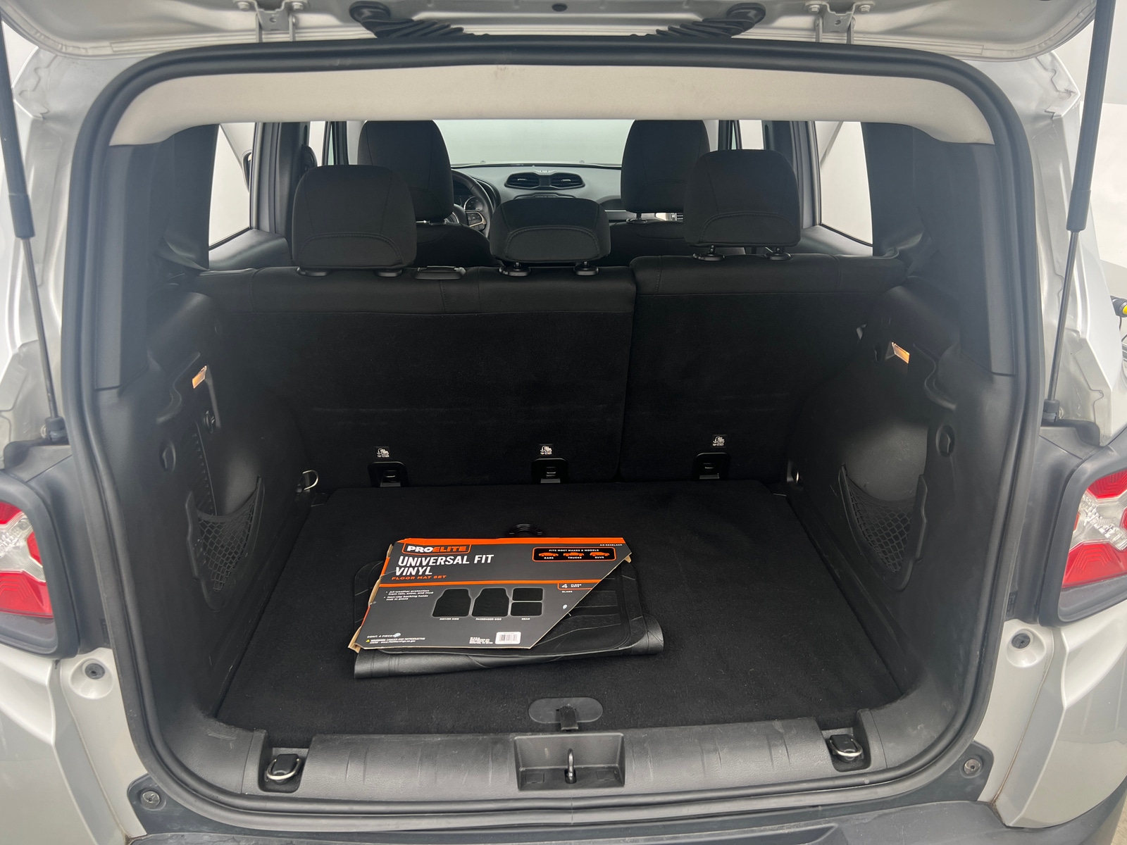 Thumbnail: 2016 Jeep Renegade - 7