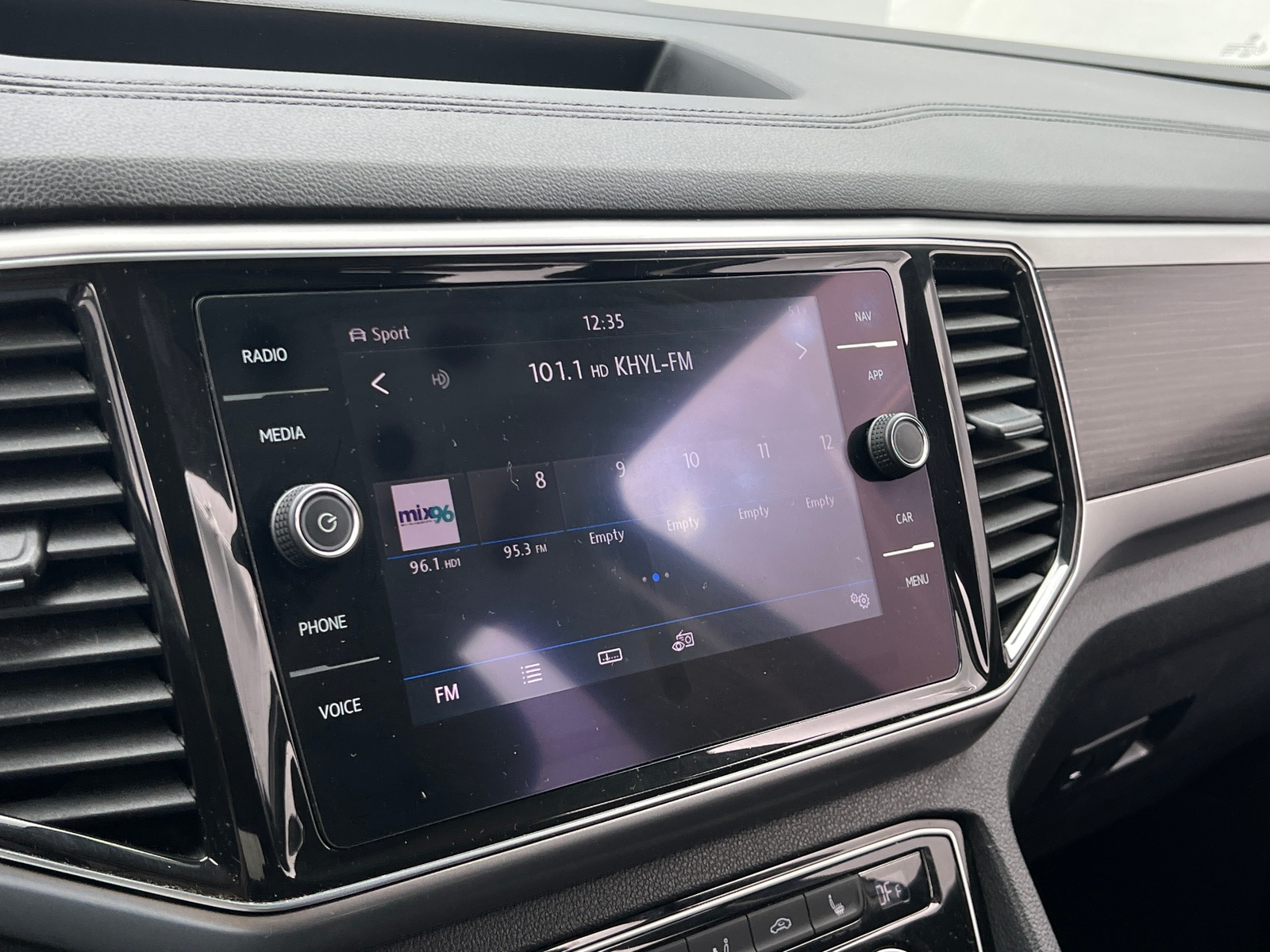 Thumbnail: 2019 Volkswagen Atlas - 3