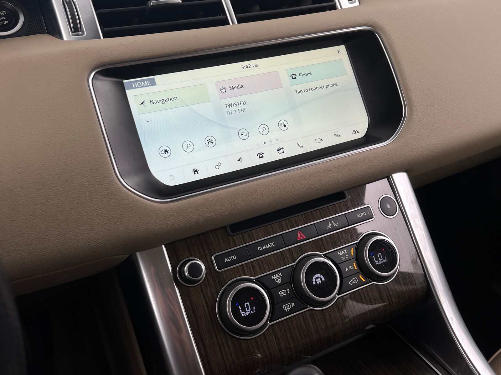 Thumbnail: 2017 Land Rover Range Rover Sport - 3