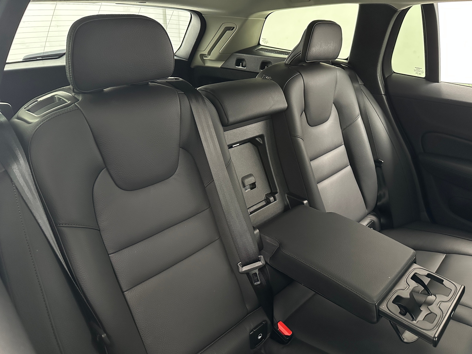 Thumbnail: 2025 Volvo V60 - 5