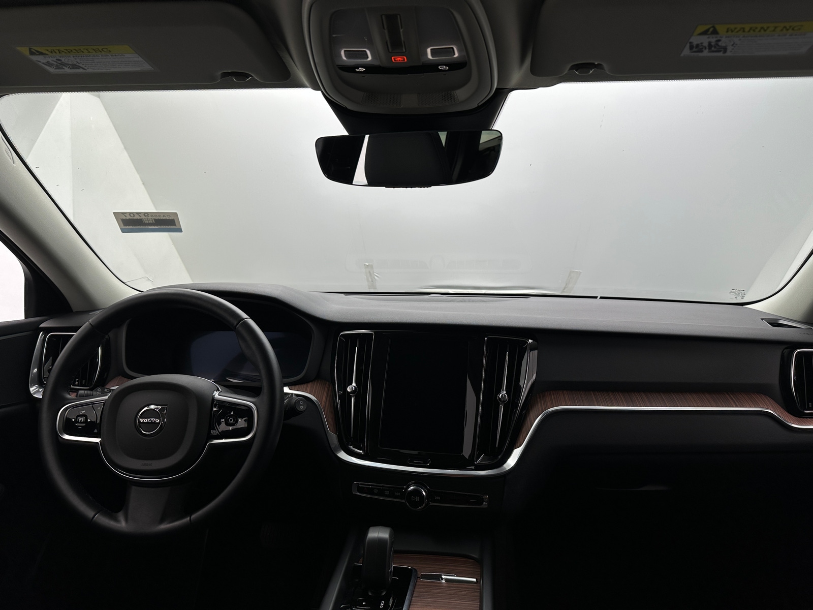 Thumbnail: 2025 Volvo V60 - 2