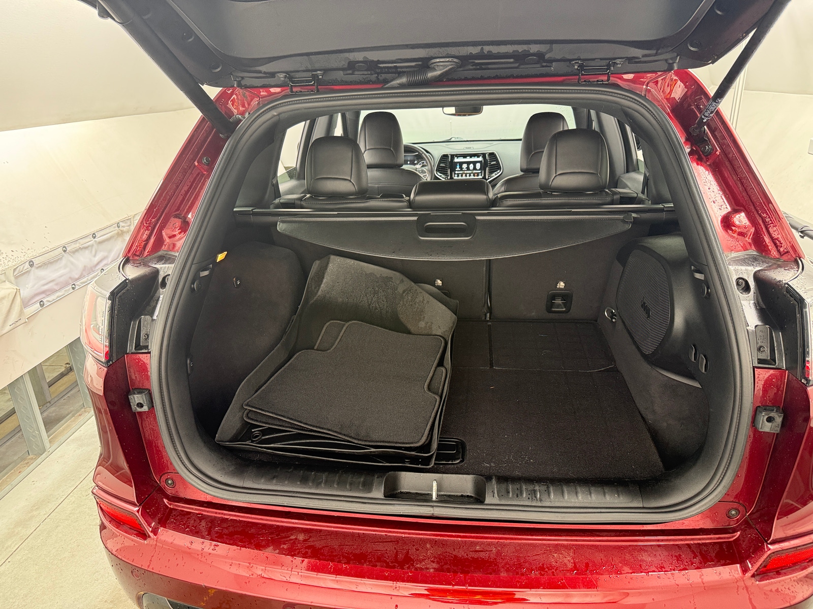 Thumbnail: 2019 Jeep Cherokee - 6