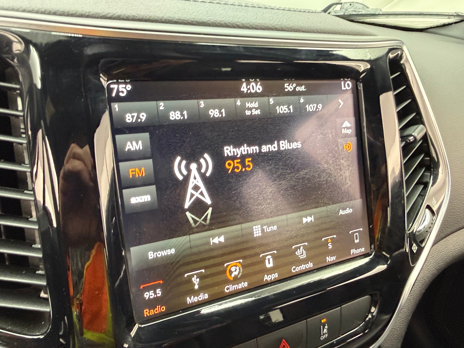 Thumbnail: 2019 Jeep Cherokee - 3