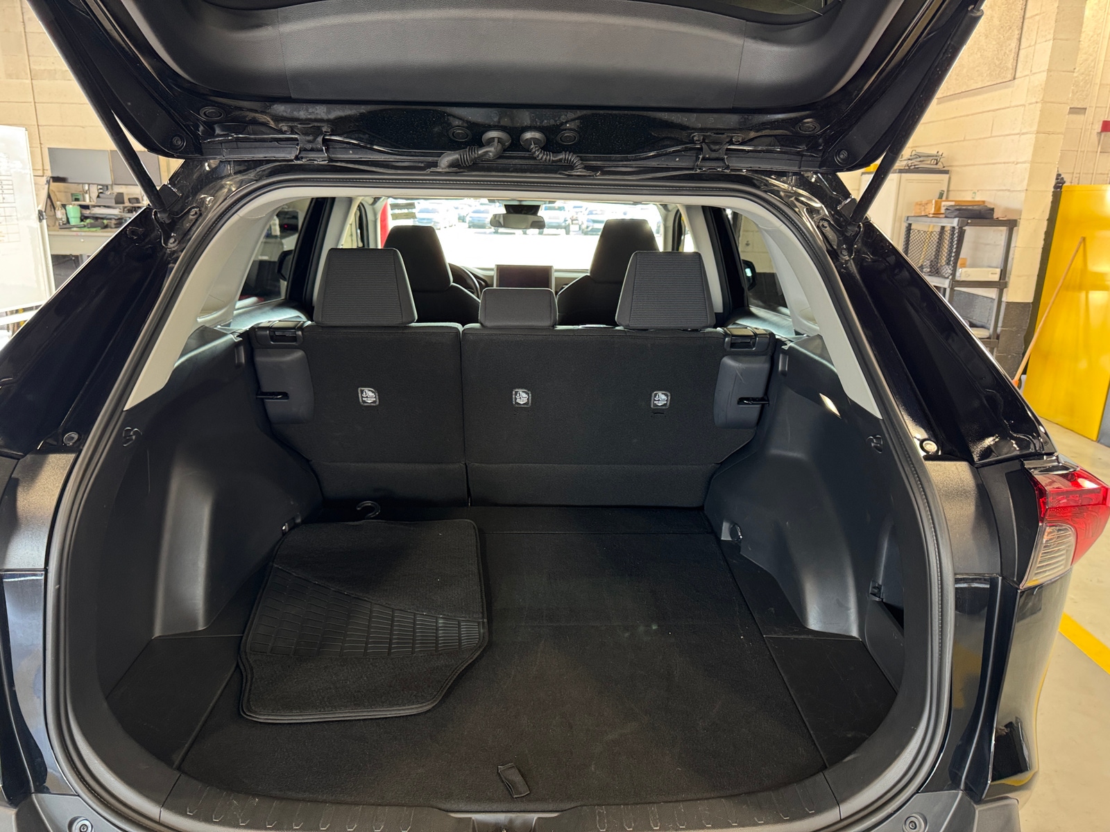 Thumbnail: 2025 Toyota RAV4 - 7