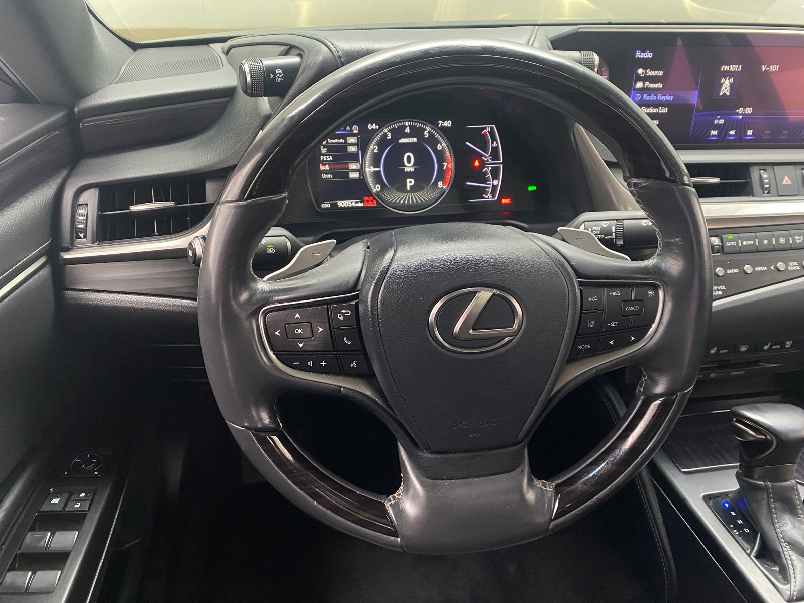 Thumbnail: 2019 Lexus ES - 4