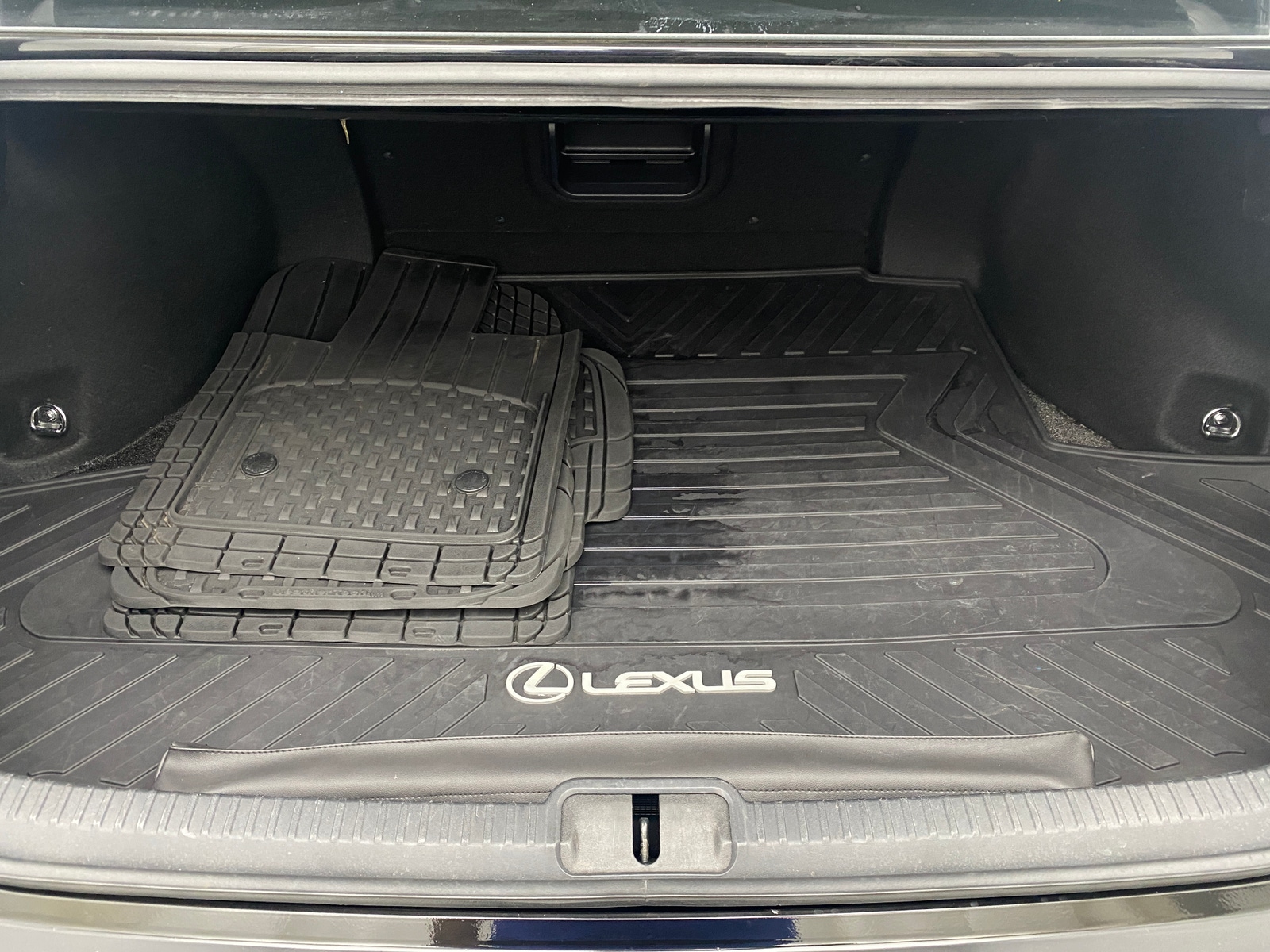 Thumbnail: 2019 Lexus ES - 6