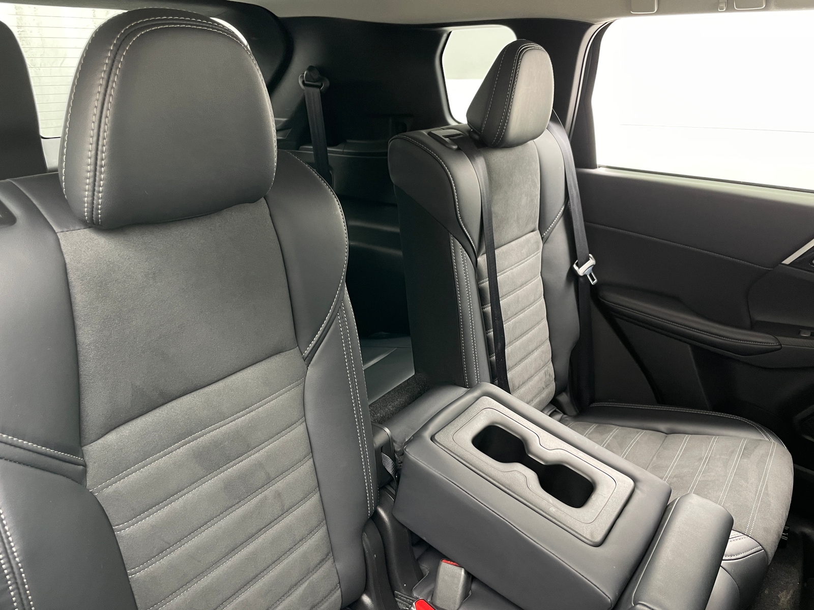 Thumbnail: 2025 Mitsubishi Outlander - 5