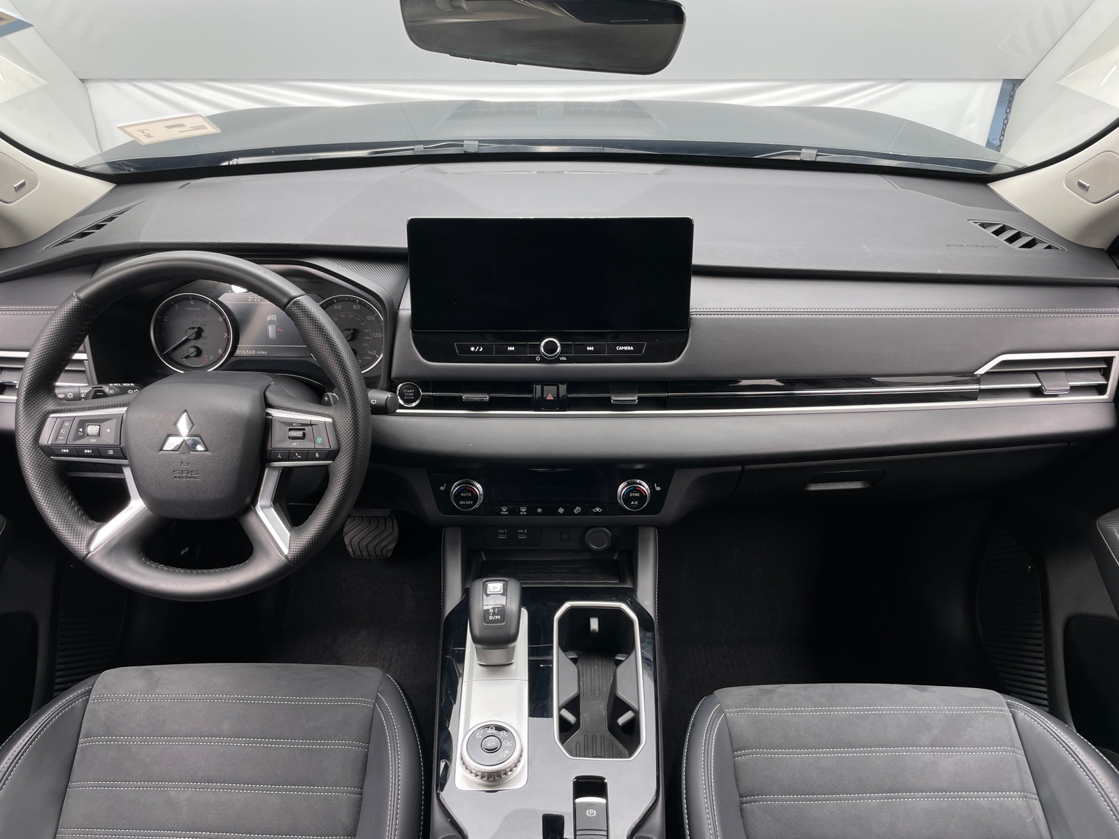 Thumbnail: 2025 Mitsubishi Outlander - 2