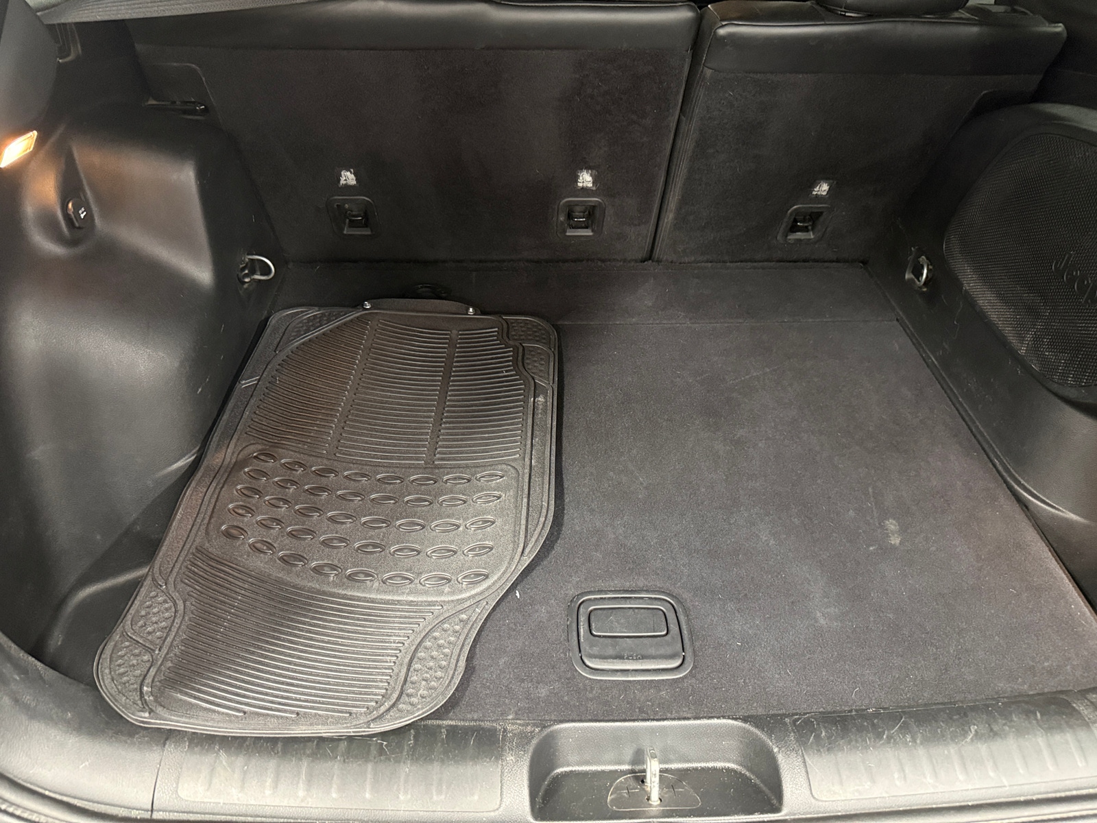 Thumbnail: 2019 Jeep Cherokee - 6