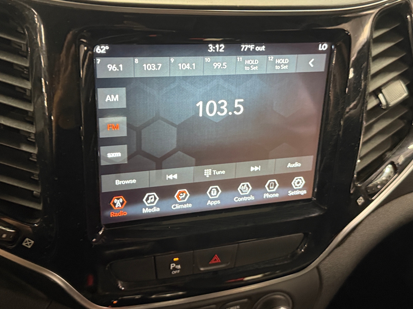 Thumbnail: 2019 Jeep Cherokee - 3