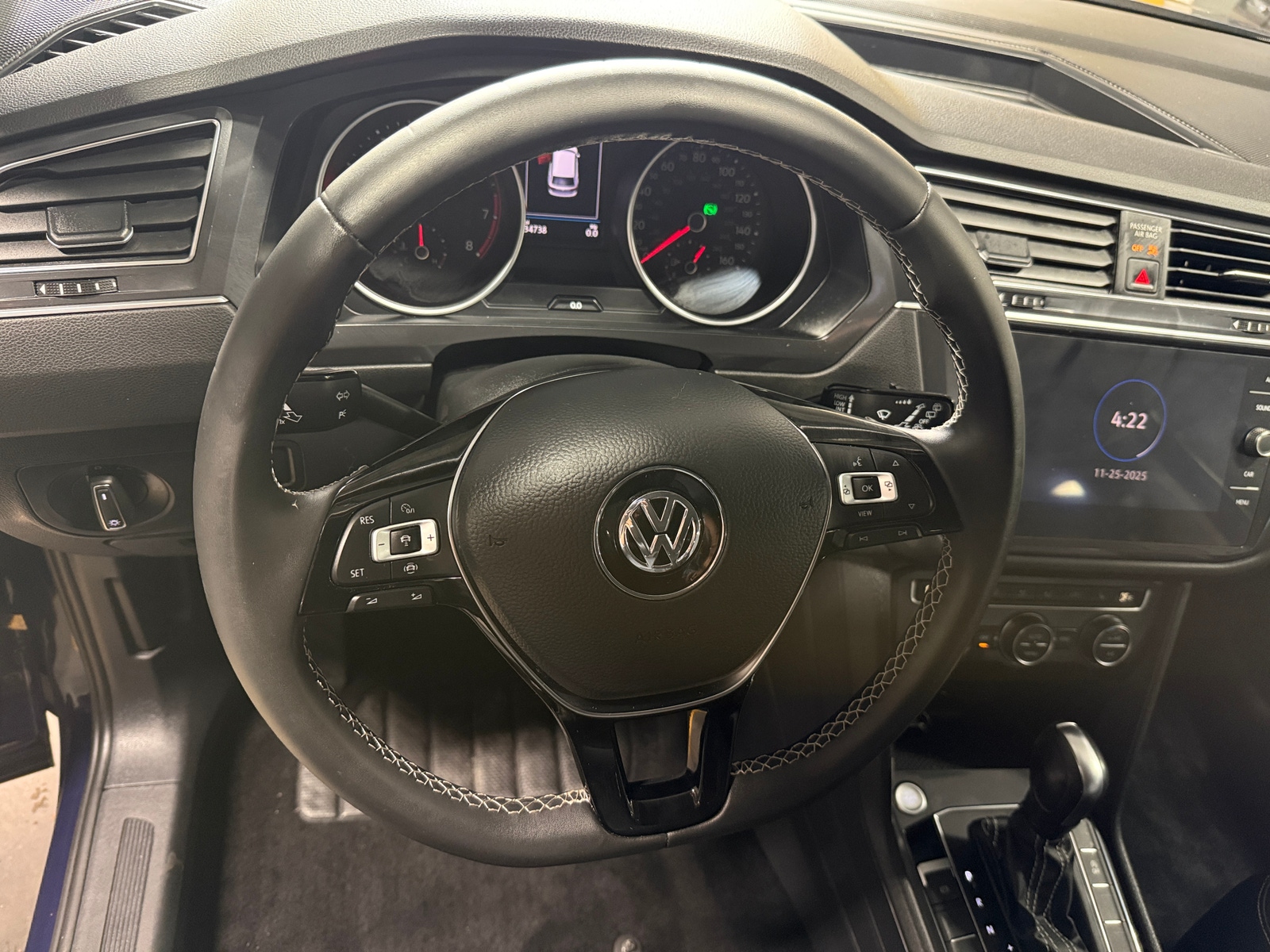 Thumbnail: 2021 Volkswagen Tiguan - 4