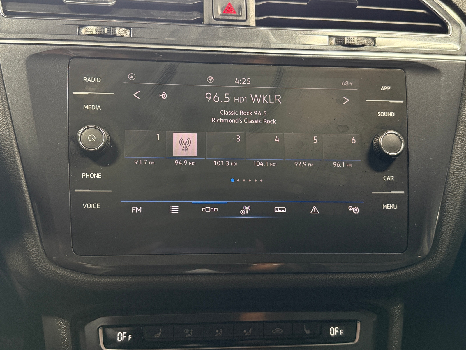 Thumbnail: 2021 Volkswagen Tiguan - 3